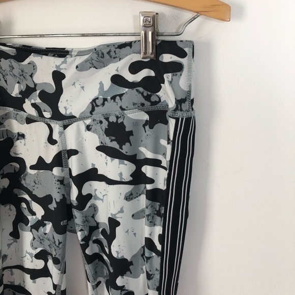 Reebok Black Gray Camo Print Leggings Sz Small - Picture 3 of 6